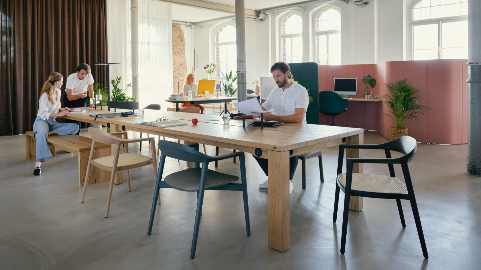 Meeting & conference table