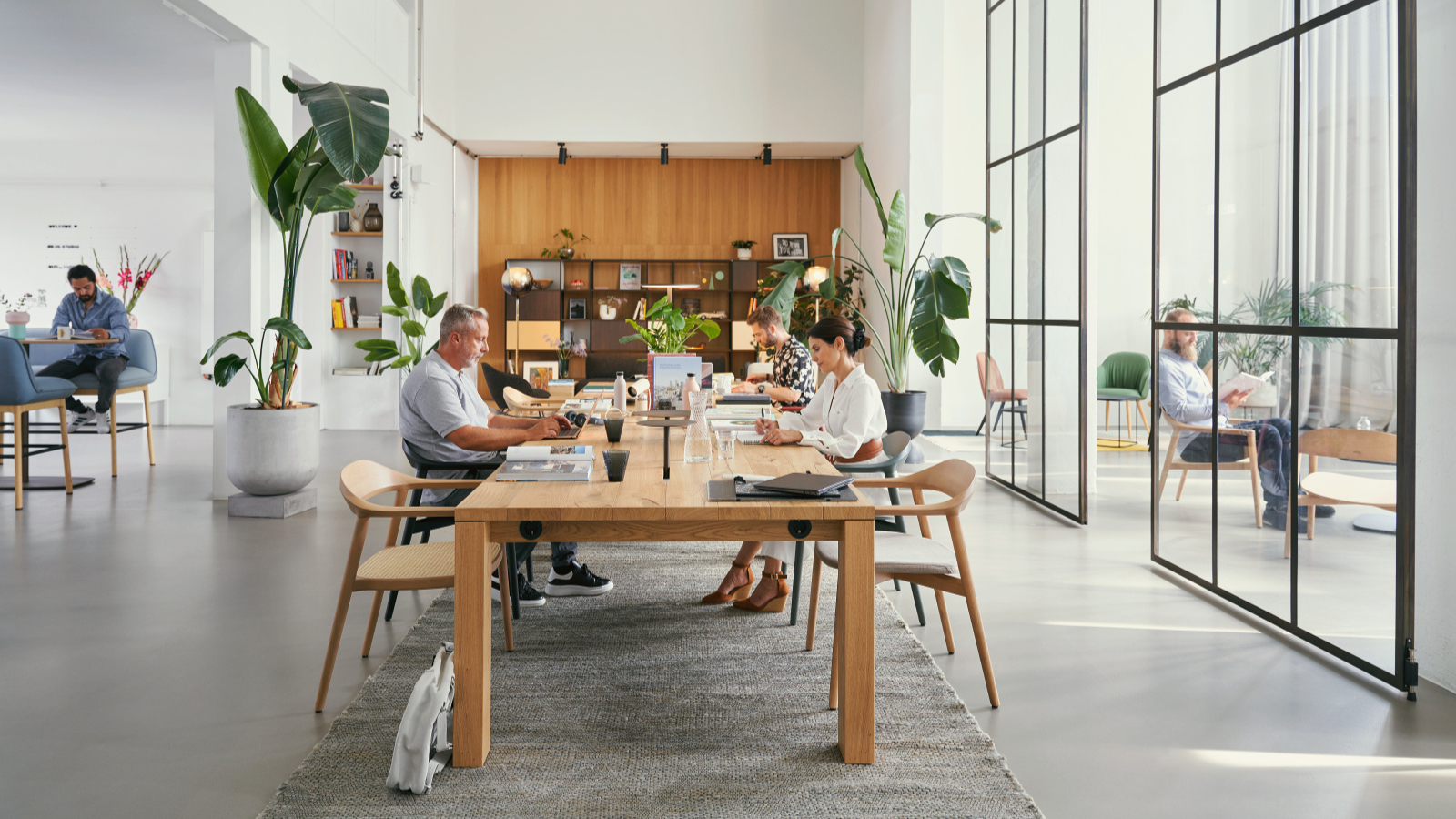 Meeting & conference table