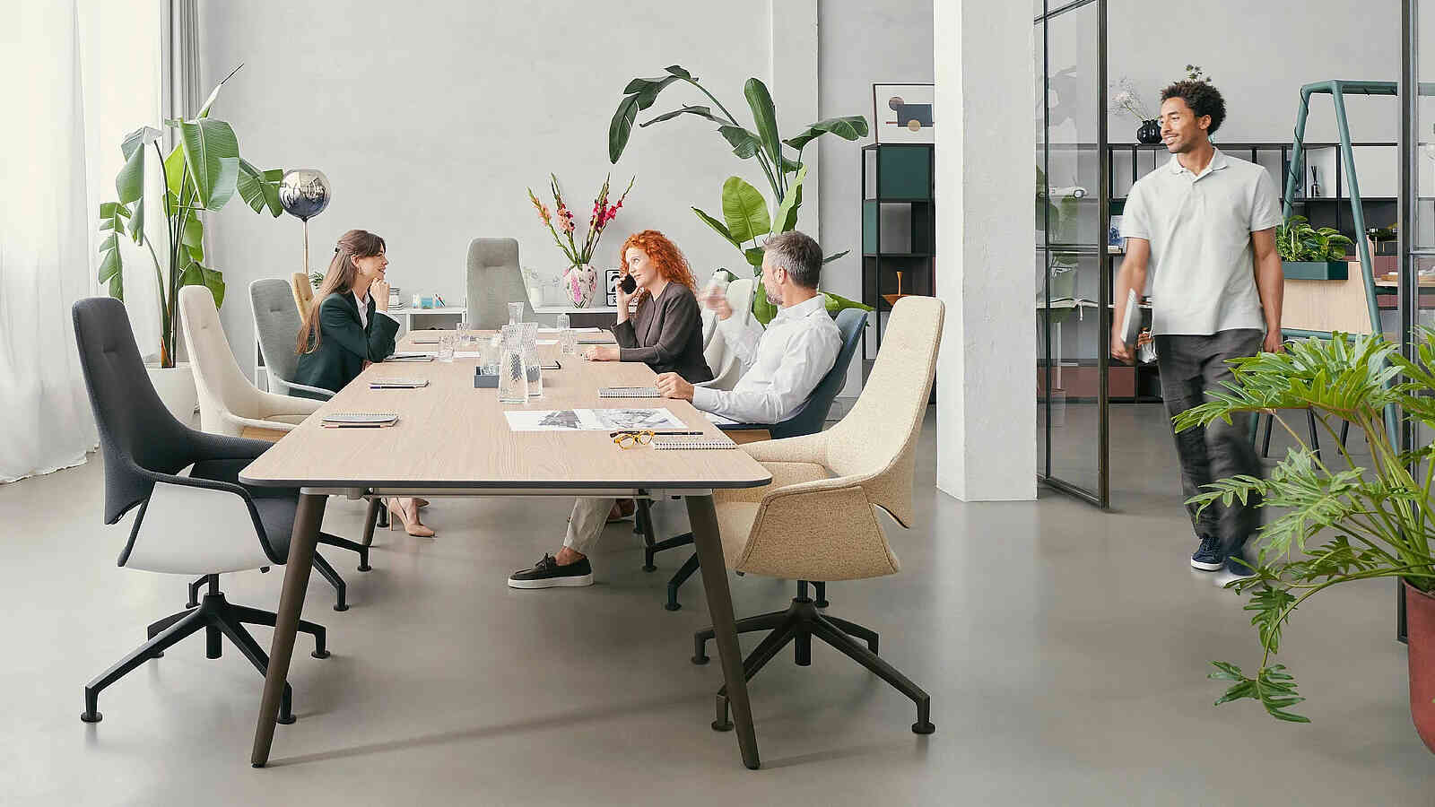 Arena Wielkich Idei. Jak ergonomia w sali konferencyjnej decyduje o wyniku każdego spotkania?