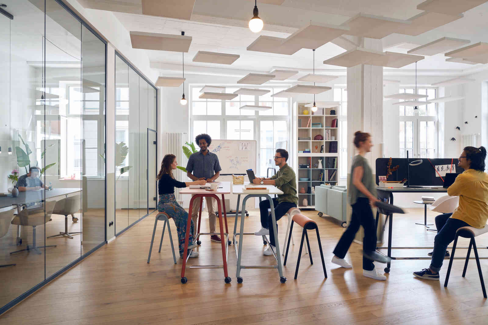 Agile Office w praktyce: Jak kolekcja Sedus se:lab zmienia dynamikę nowoczesnego biura?